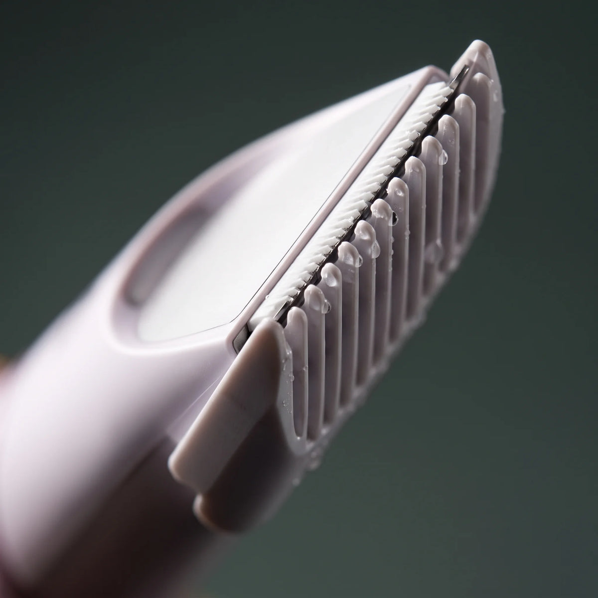 Velvée One is the waterproof body trimmer